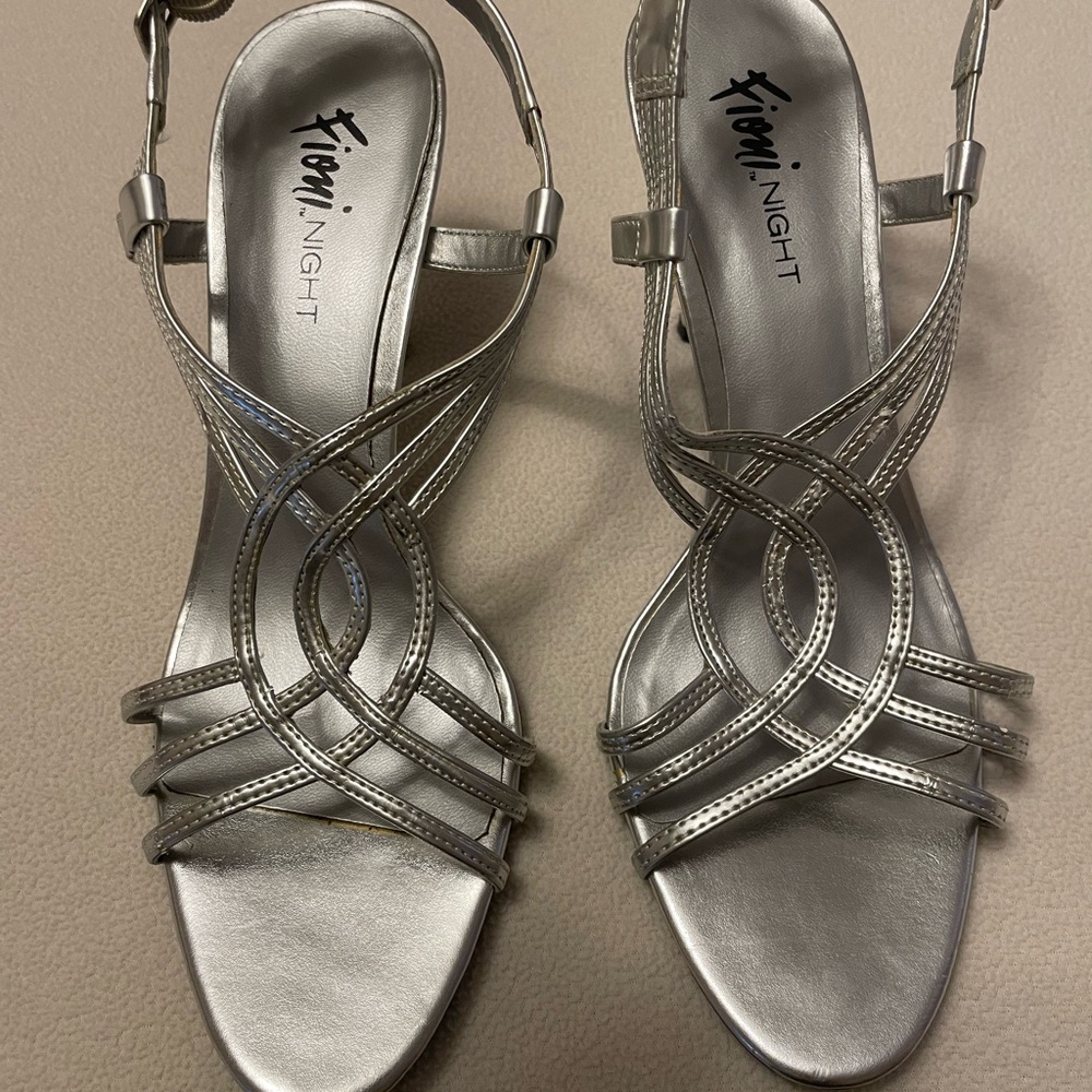 FIONI Clothing Silver Strappy Heels